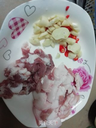 肉炒酸菜的做法步骤：1