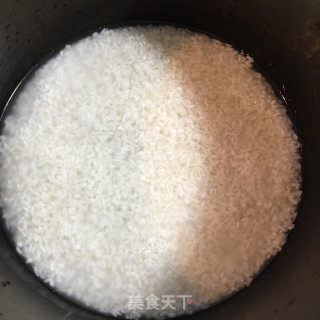 香菇肉丁焖饭的做法步骤：2