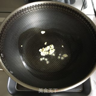 蘑菇豆腐粉丝煲的做法步骤：1