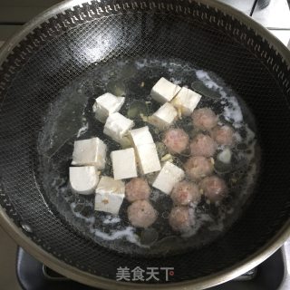 蘑菇豆腐粉丝煲的做法步骤：3