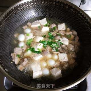 蘑菇豆腐粉丝煲的做法步骤：7