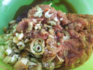 白菜猪肉馅包子的做法步骤：2