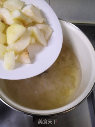 银耳梨子汤的做法步骤：5