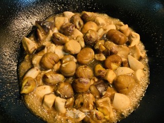 火麻仁菌菇烧板栗的做法步骤：6