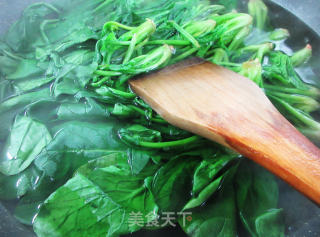 咸鸭蛋炒菠菜的做法步骤：3