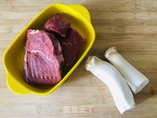 简单美味的杏鲍菇牛肉粒的做法步骤：1