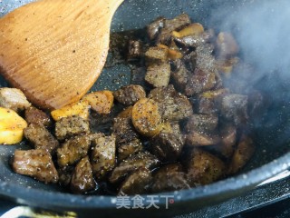 简单美味的杏鲍菇牛肉粒的做法步骤：12