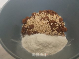 红糖芝麻馅糯米饼的做法步骤：2