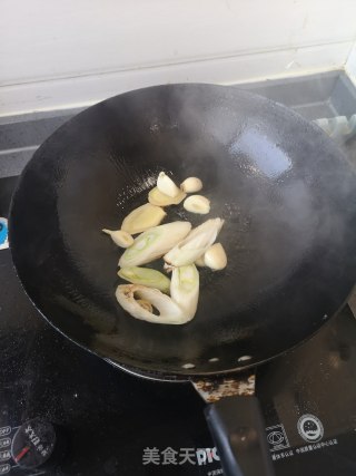 家常垮炖带鱼的做法步骤：3
