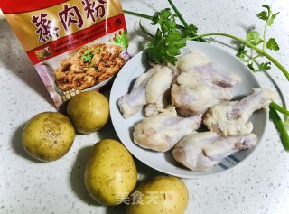 粉蒸鸡肉土豆的做法步骤：1