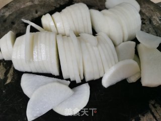 鱼头萝卜汤的做法步骤：2