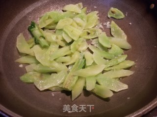 莴笋炒杂菇的做法步骤：6