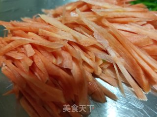 胡萝卜炒青椒丝的做法步骤：3