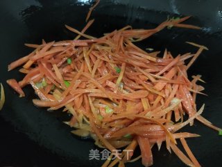 胡萝卜炒青椒丝的做法步骤：5