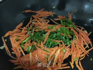 胡萝卜炒青椒丝的做法步骤：6