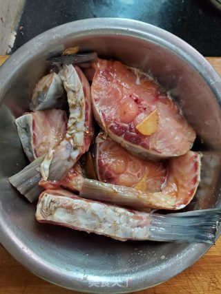 鱼尾炖油豆腐的做法步骤：4