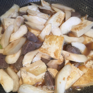 牛肉丸菌菇炖豆腐的做法步骤：6