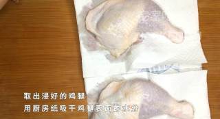 香煎无骨鸡腿，完美形状煎制，鸡皮酥脆，鸡肉滑嫩，孩子超爱吃。的做法步骤：3