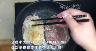 香煎无骨鸡腿，完美形状煎制，鸡皮酥脆，鸡肉滑嫩，孩子超爱吃。的做法步骤：8