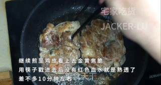 香煎无骨鸡腿，完美形状煎制，鸡皮酥脆，鸡肉滑嫩，孩子超爱吃。的做法步骤：10