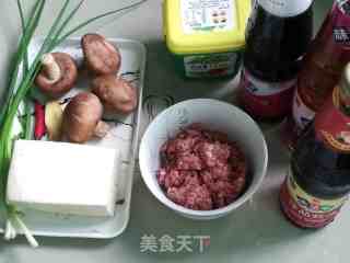 香菇肉末豆腐盖浇饭的做法步骤：1