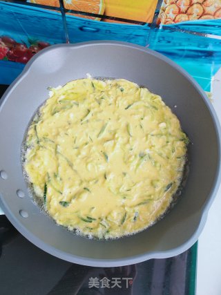 白菜黄瓜丝鸡蛋饼的做法步骤：6