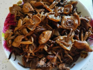 笨鸡炖臻蘑的做法步骤：2