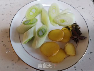 笨鸡炖臻蘑的做法步骤：3