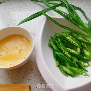 青椒炒鸡蛋的做法步骤：1