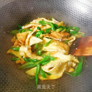 青椒炒鸡蛋的做法步骤：9