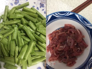 牛肉炒四季豆的做法步骤：1