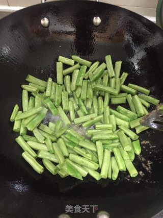 牛肉炒四季豆的做法步骤：4