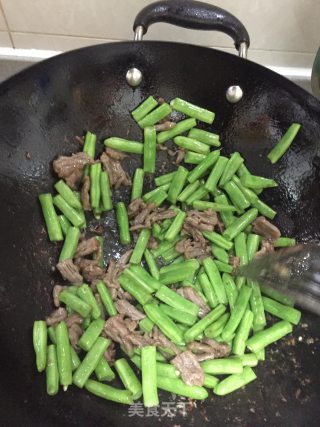 牛肉炒四季豆的做法步骤：5