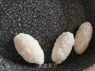 肉松饭团的做法步骤：5