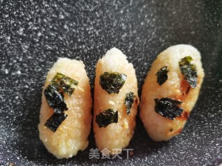 肉松饭团的做法步骤：8