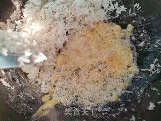 萝卜干蛋炒饭的做法步骤：2