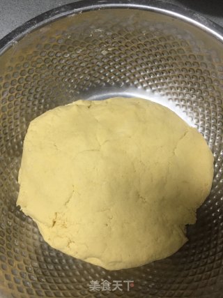 豆沙馅玉米面饼的做法步骤：2