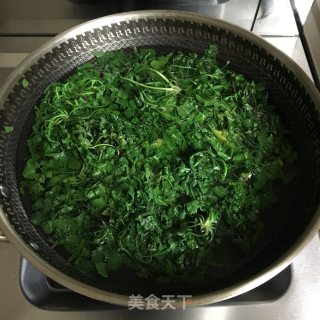 荠菜煎饺的做法步骤：1