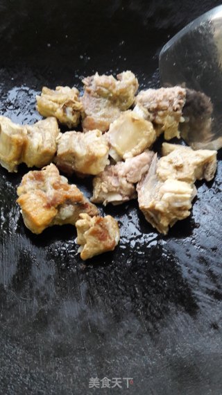 芋仔烧排骨的做法步骤：2