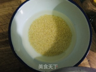 南瓜小米马蹄粥的做法步骤：1