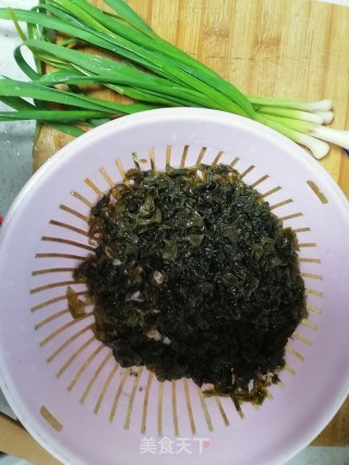 胡萝卜炒地耳的做法步骤：1