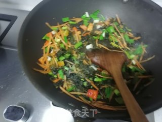 胡萝卜炒地耳的做法步骤：6
