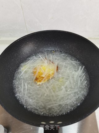 煎蛋萝卜丝汤的做法步骤：11