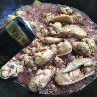 红酒炖鸡翅的做法步骤：7