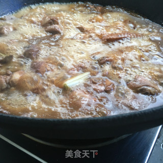 红酒炖鸡翅的做法步骤：9