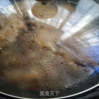 红酒炖鸡翅的做法步骤：10