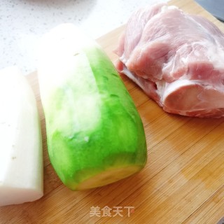 棒骨萝卜汤的做法步骤：1