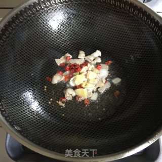 莴笋木耳烧肉的做法步骤：2