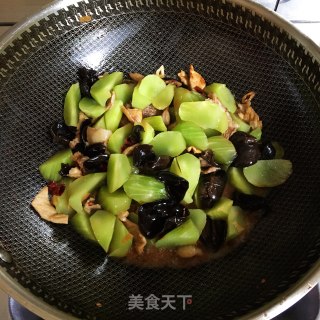 莴笋木耳烧肉的做法步骤：4