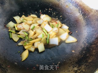 剁椒土豆片炒洋葱的做法步骤：6